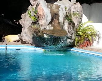 La Delphina Bed And Breakfast Bar And Grill - La Ceiba - Pool