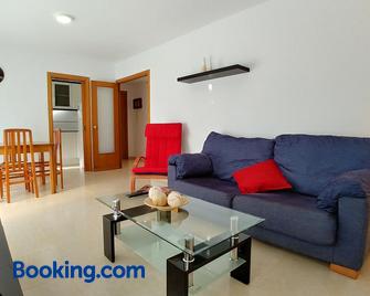 Nice Apartment Next to the Beach Calafell - Calafell - Pokój dzienny