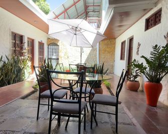 Hotel Vizcaino Leon - León - Patio
