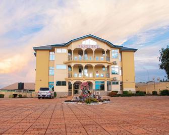 Nbangba Hotel - Techiman - Edificio