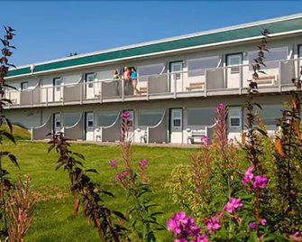 Ocean Shores Hotel - Homer - Building