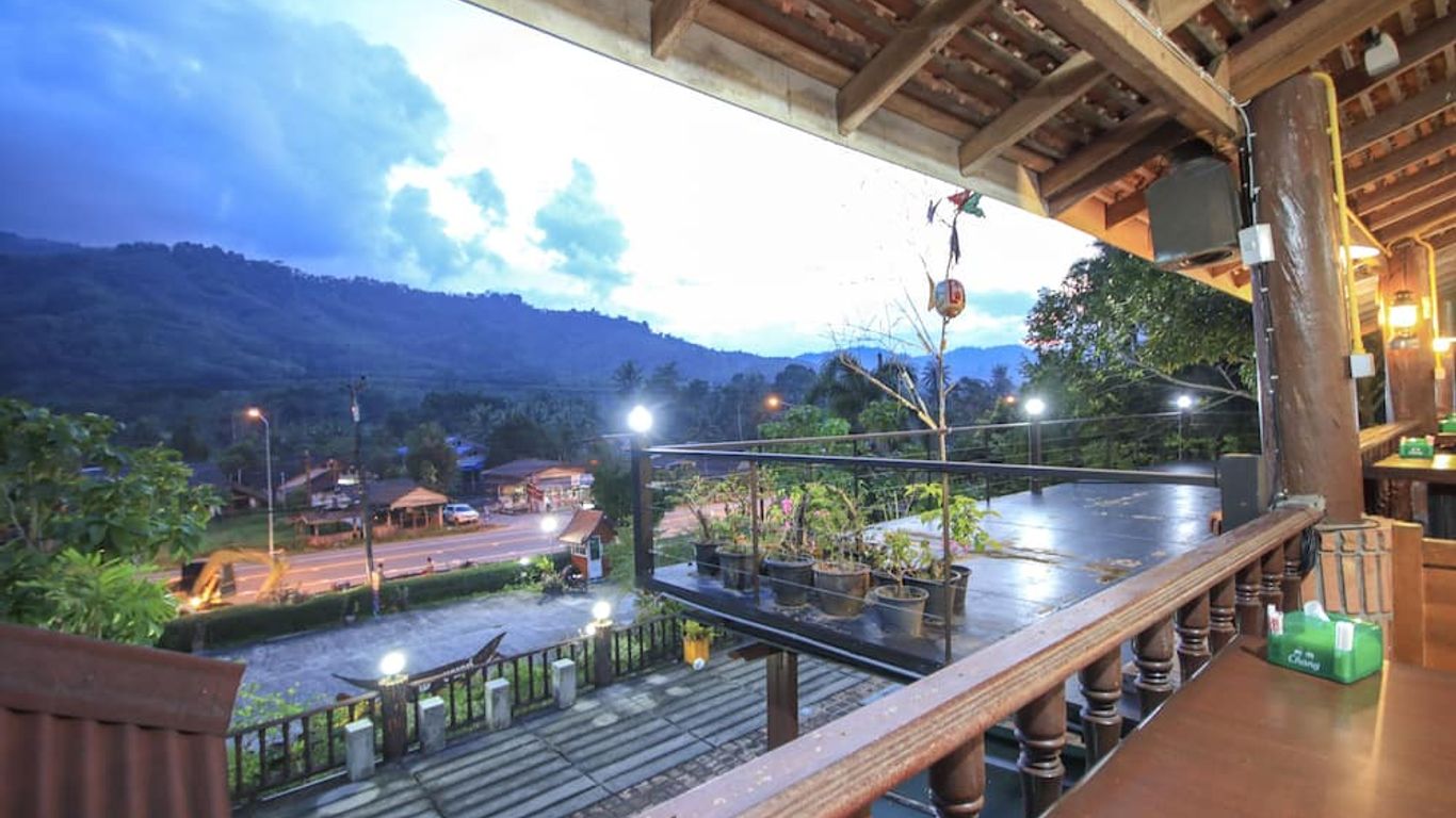 OYO 75353 Loy Chalet Resort