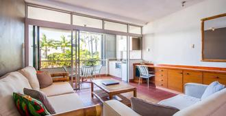 Club Tropical Resort - Port Douglas - Living room