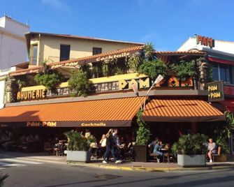 Heart of Juan, pinewood, beaches, Studio bright cabin .superbe location. - Antibes - Building