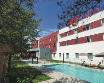 ibis Saint-Genis-Pouilly Genève - Saint-Genis-Pouilly - Building