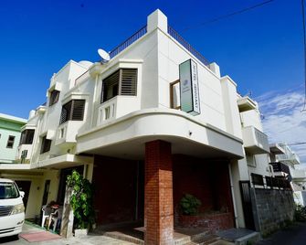 Hotel Ishigaki and Chikonkiya - Ishigaki - Building