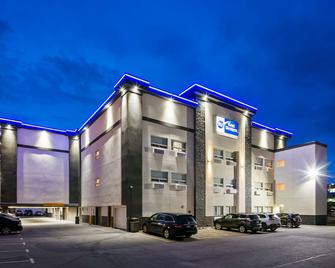 Best Western Airport Inn - Calgary - Building