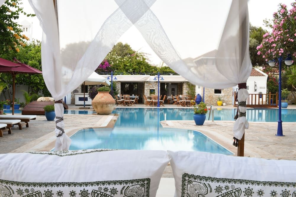 Marphe Hotel Suite & Villas - דטקה - בריכה