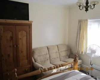 Queen Mary Inn - Poole