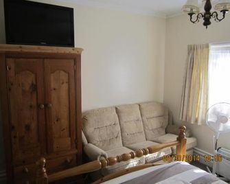 Queen Mary Inn - פול