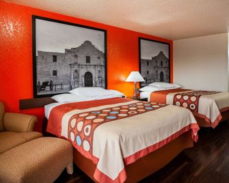 Super 8 by Wyndham Giddings - Giddings - Slaapkamer