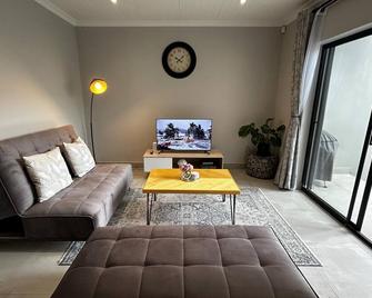 Affordable Luxury Apartment - Port Elizabeth - Living room