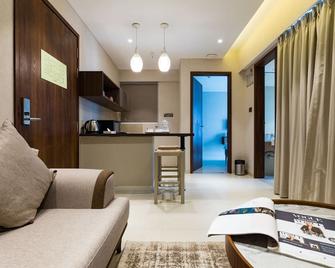 Ar Suites Jewels Royale - Koregaon Park Nx - Pune - Living room