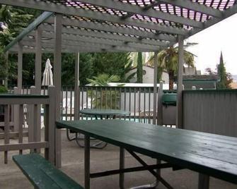 Cedarwood Inn of Ashland - Ashland - Patio