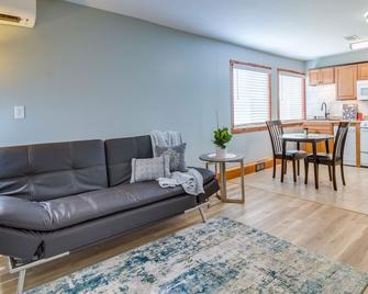 Cozy Mountain Home Studio 8 Mi to Bull Shoals Lake - Mountain Home - Wohnzimmer