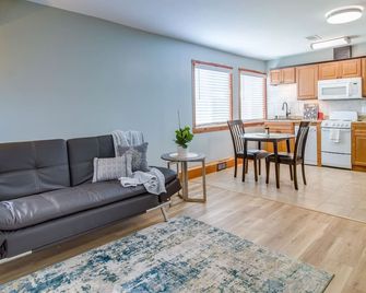 Cozy Mountain Home Studio 8 Mi to Bull Shoals Lake - Mountain Home - Wohnzimmer