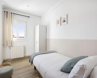 Amazing 3bdr Apt In Cornella 1 Mins From Metro - Cornellà de Llobregat - Bedroom
