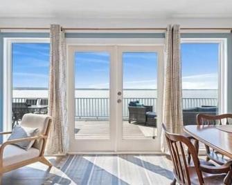 Private Lakeside Cottage w/ Sauna - Aurora - Balcón