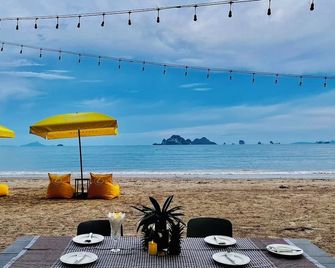 Long Beach Club Krabi - Ao Nang - Pláž