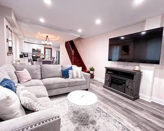 Cheerful & Modern Home w/ a Walkout Deck Area - Abington - Living room