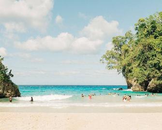Bed & Breakfast with Lovely Pool and Breathtaking Views - Port Antonio - Beach