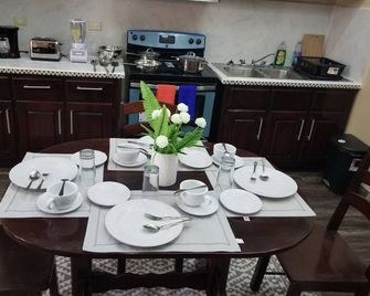 Royal View Apartment - Two bedroom, two bathrooms - Belize City - Ruokailuhuone