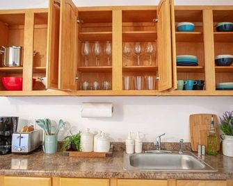 Beautiful Apt One Stop From Manhattan - Hoboken - Kitchen