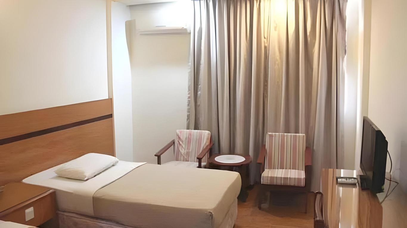 Paradise Hotel