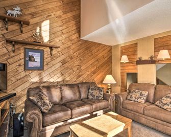 Lutsen Mountain Townhome - 2 Mi to Lake Superior! - Lutsen - Sala de estar