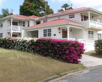 Lynly Manor - ~ A ~ Great Barbados vacation destination - Mullins - Building