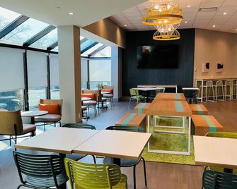 Spark by Hilton Montreal Brossard - Brossard - Ristorante
