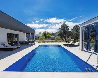 Pool House Fancy - Happy Rentals - Labin - Bazén