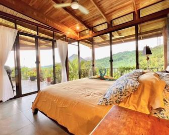 Romantic Retreat Volcano View! River Trail! - La Fortuna - Sypialnia
