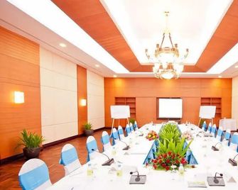 SS Hotels - Tiruppur - Sala de reuniones