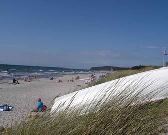 Holiday apartment under thatched roof, Baltic beach at only 100 m - Hiddensee - Strand