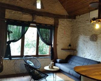 grange rénovée en pleine nature - Valady - Sala de estar