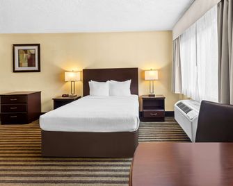 Quality Inn and Suites Vancouver - Hazel Dell - Vancouver - Bedroom