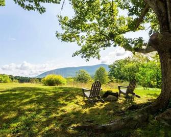 Berkshire Vacation Rentals: Renovated Five Bedrooms In Historic Williamstown - Williamstown - Patio