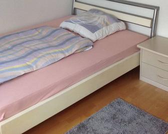Ruhige Wohnung in Schnaitheim bei Heidenheim - Heidenheim an der Brenz - Schlafzimmer