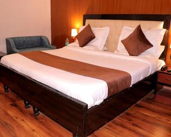 Hotel Rajat Residency Bijnor - Bijnor - Bedroom