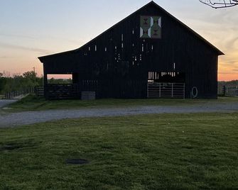 Beautiful Farmhouse near Lake Cumberland - Monticello - Edificio