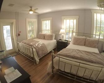 The Hibiscus House Bed and Breakfast - Fort Myers - Bedroom