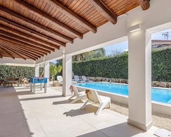 Villa Giloma by Villa Plus - Carrozziere - Piscina