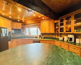 Octagon Oasis | Private Indoor Pool & Lake Access - Bonnyville - Kitchen