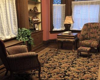 Totally Restored Historic Home In Town - Saint Marys