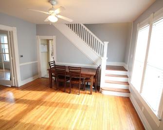 Bright Home with Excellent Urbana Location - Urbana - Dining room