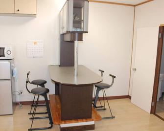 Max 5 People Wi-Fi Amenities Wii 202 Miyuki House Tatami Room Spacious 45m2 For Family Use Miyukihouse202 - Kasuga - Dining room