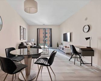 Marvelous 2br ! Free Parking ! 30 Min To Nyc - Newark - Jadalnia