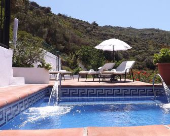 Casa rural rodeada de arboles frutales con piscinas privadas y wifi - Cómpeta - Piscina