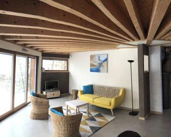 Charmante Maison en Bois - Zimmersheim - Living room